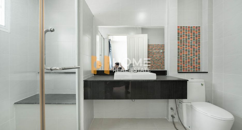 For sale 3 ベッドルーム townhouse in Bangkok Yai, Bangkok