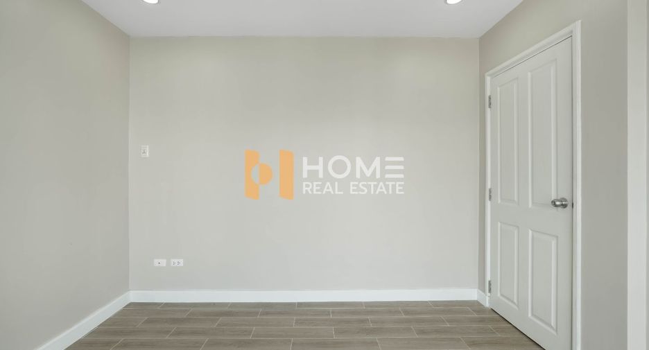 For sale 3 ベッドルーム townhouse in Bangkok Yai, Bangkok