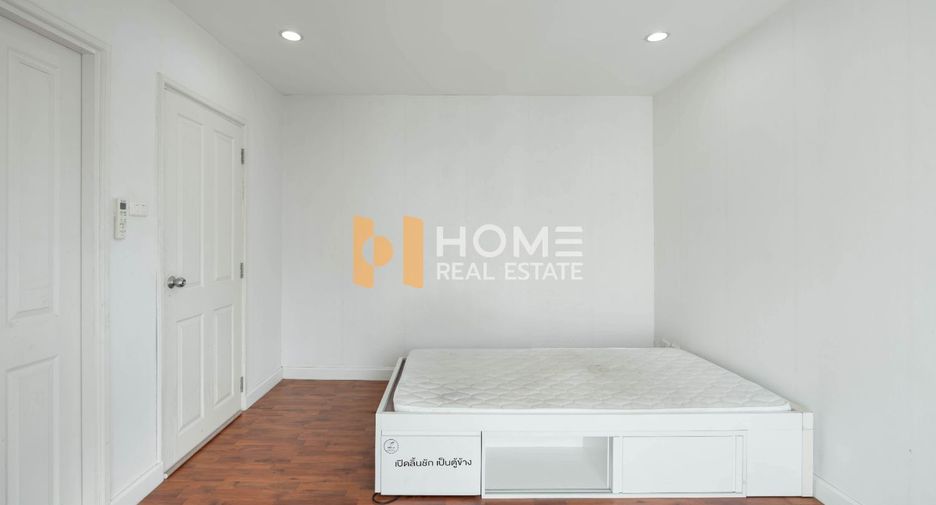 For sale 3 ベッドルーム townhouse in Bangkok Yai, Bangkok