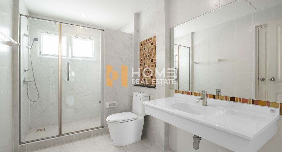 For sale 3 ベッドルーム townhouse in Bangkok Yai, Bangkok