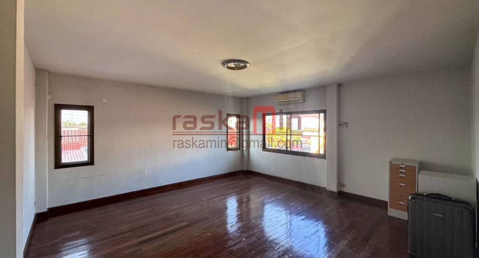 Casa en venta de 5 habitaciones en Bang Lamung, Chonburi
