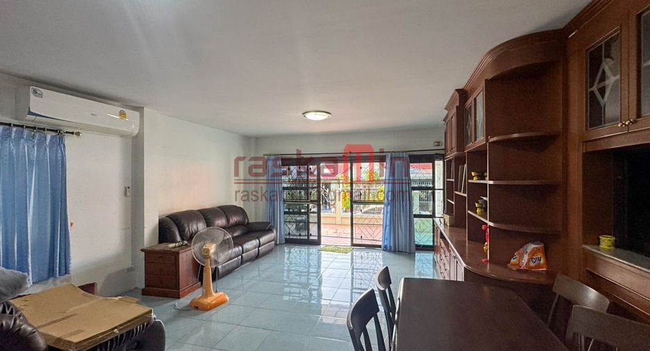 Casa en venta de 5 habitaciones en Bang Lamung, Chonburi
