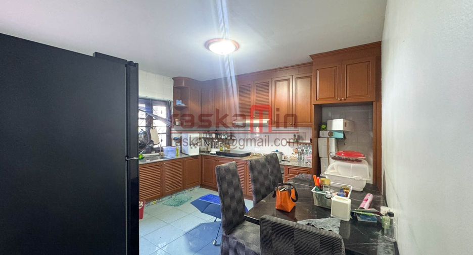 Casa en venta de 5 habitaciones en Bang Lamung, Chonburi
