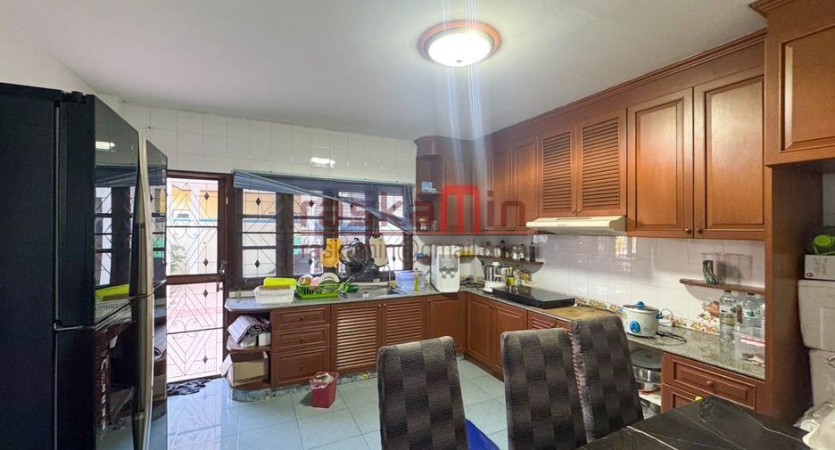 Casa en venta de 5 habitaciones en Bang Lamung, Chonburi