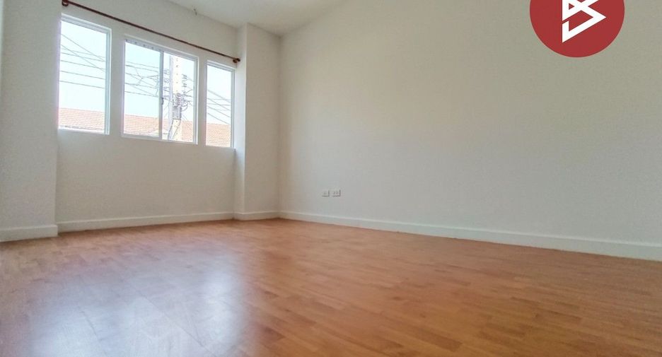 Продажа 4 спальни таунхаус в Нонг Кхаем, Бангкок