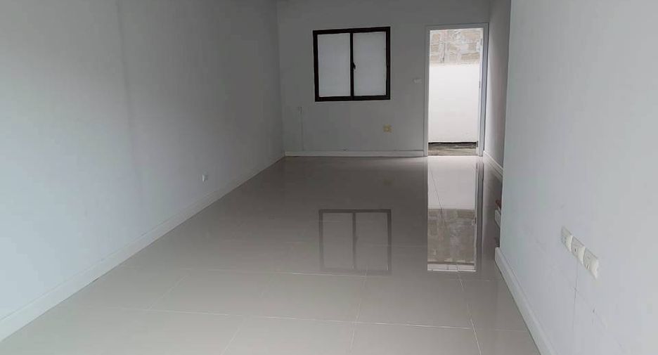 For sale 4 bedrooms townhouse in Thanyaburi, Pathum Thani