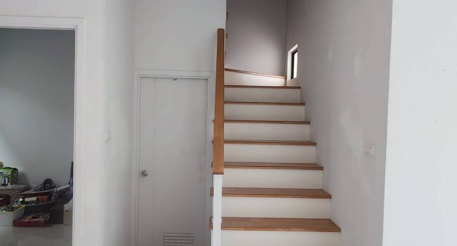 For sale 4 bedrooms townhouse in Thanyaburi, Pathum Thani