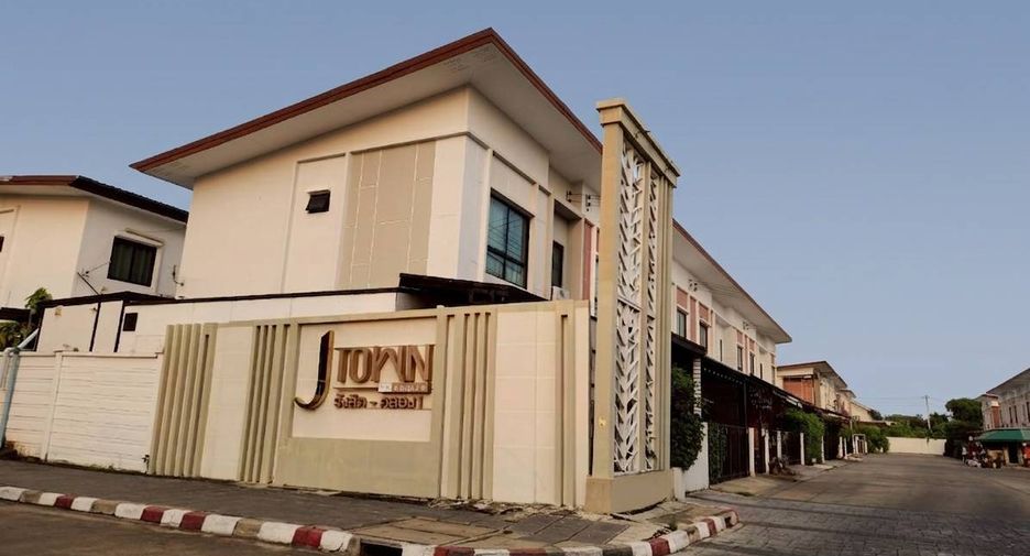 For sale 4 bedrooms townhouse in Thanyaburi, Pathum Thani
