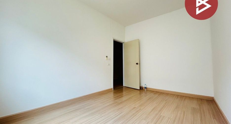 Casa adosada en venta de 4 habitaciones en Thung Khru, Bangkok
