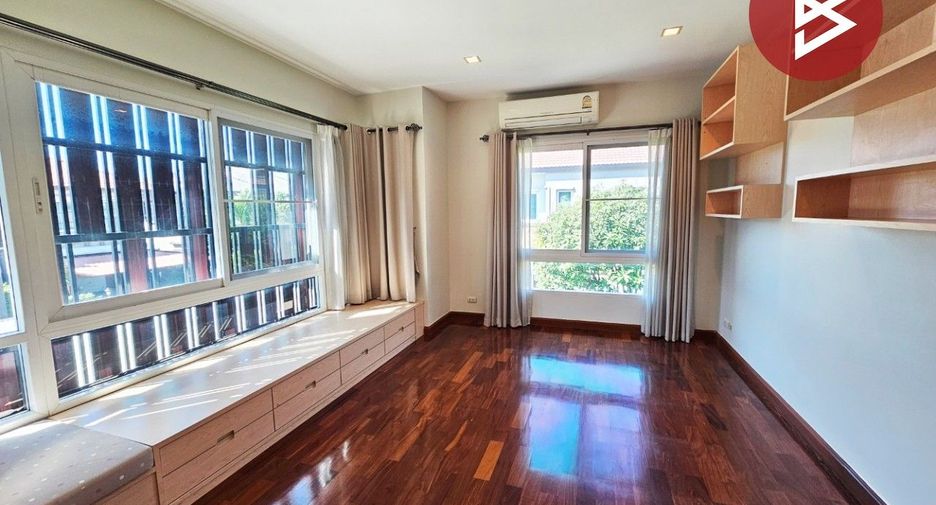 Haus zum Kauf mit 4 Zimmer in Pak Kret, Nonthaburi