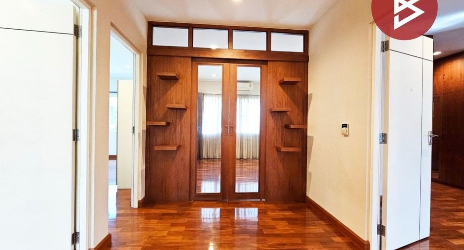 Haus zum Kauf mit 4 Zimmer in Pak Kret, Nonthaburi