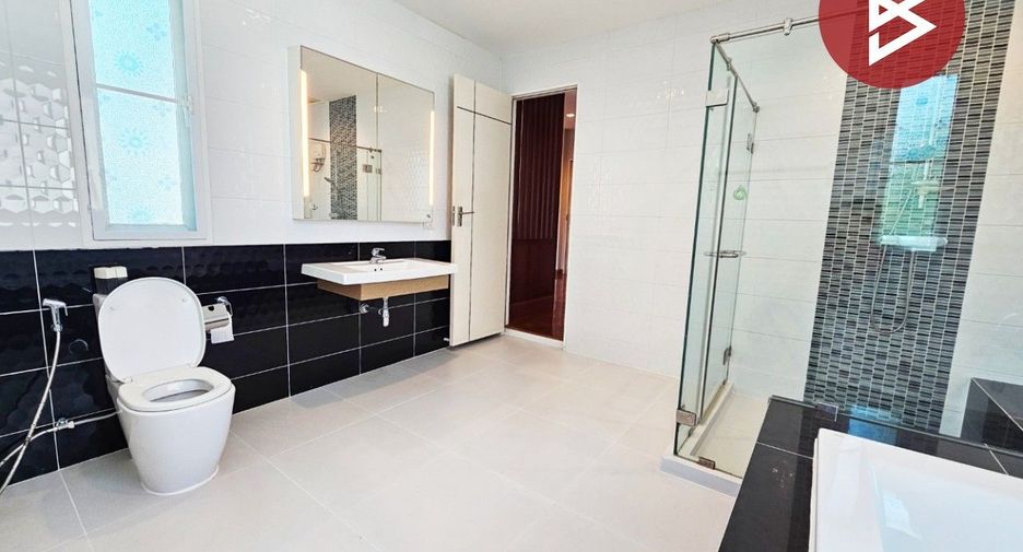 Haus zum Kauf mit 4 Zimmer in Pak Kret, Nonthaburi