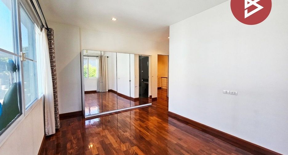 Haus zum Kauf mit 4 Zimmer in Pak Kret, Nonthaburi
