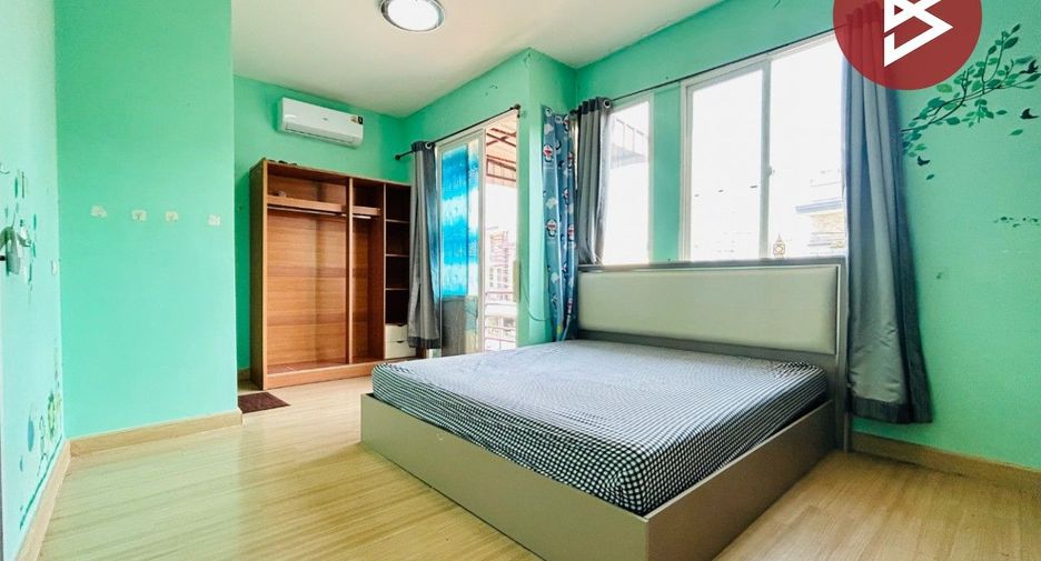 Reihenhaus zum Kauf mit 4 Zimmer in Thung Khru, Bangkok