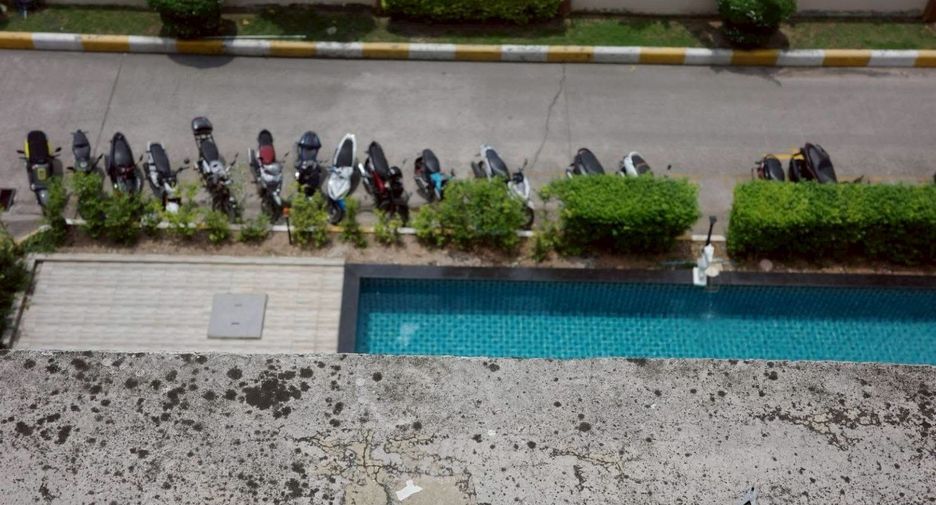 For sale 1 bed condo in Si Racha, Chonburi
