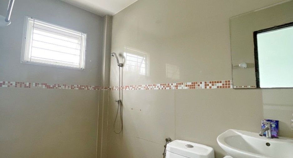 Продажа 3 спальни торговое помещение в Si Racha, Чонбури