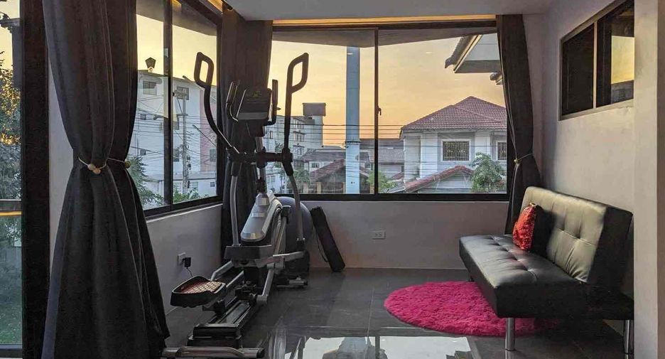 Villa en alquiler de 7 habitaciones en Bang Lamung, Chonburi