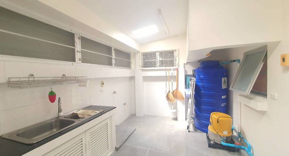 For sale 3 bedrooms townhouse in Prawet, Bangkok