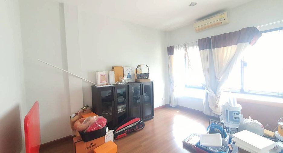 For sale 3 bedrooms townhouse in Prawet, Bangkok