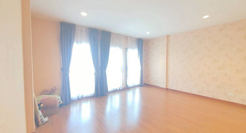 For sale 3 bedrooms townhouse in Prawet, Bangkok