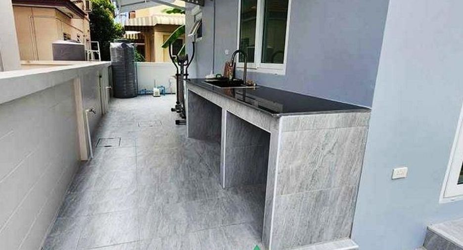 For sale 4 bedrooms house in Lam Luk Ka, Pathum Thani