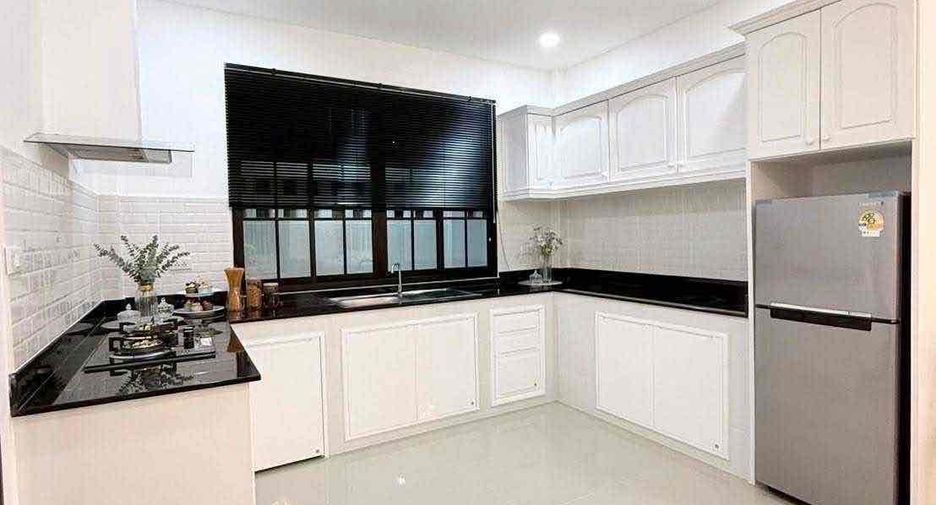 For rent 3 bedrooms villa in Bang Lamung, Chonburi