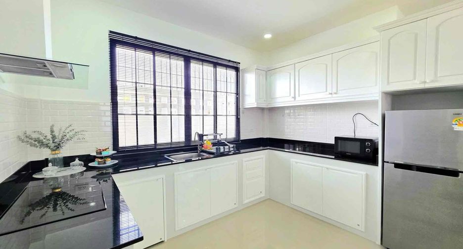 For rent 3 bedrooms villa in Bang Lamung, Chonburi