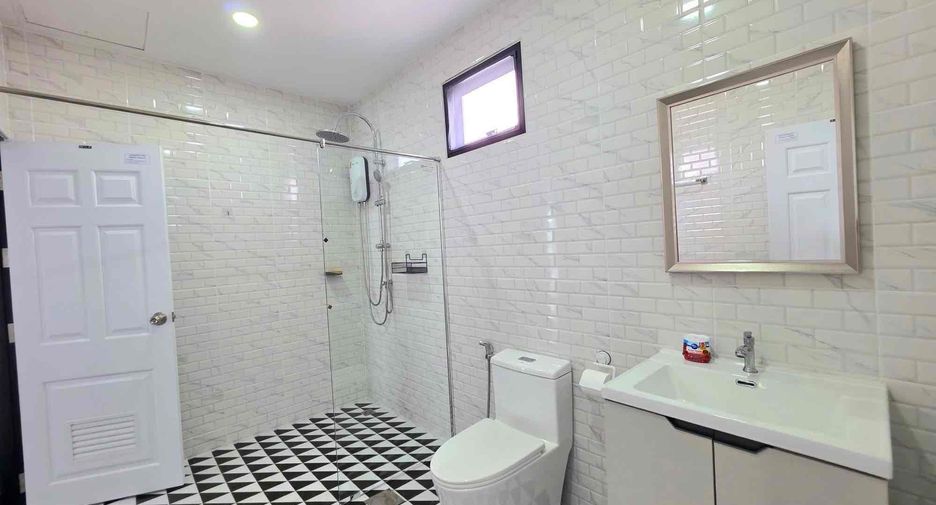 For rent 3 bedrooms villa in Bang Lamung, Chonburi