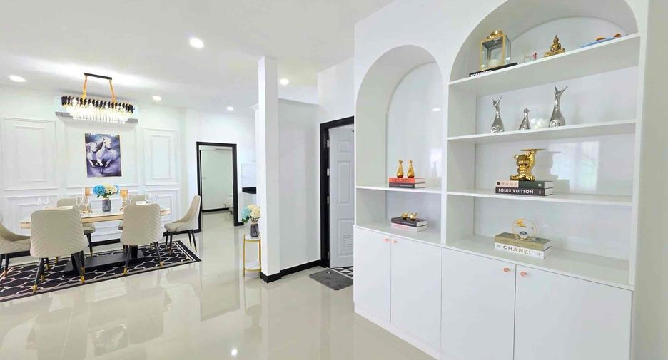 For rent 3 bedrooms villa in Bang Lamung, Chonburi