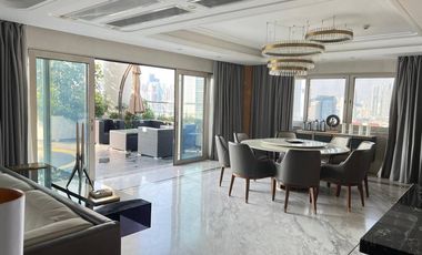 Condo en alquiler y en venta de 4 habitaciones en Khlong Toei, Bangkok