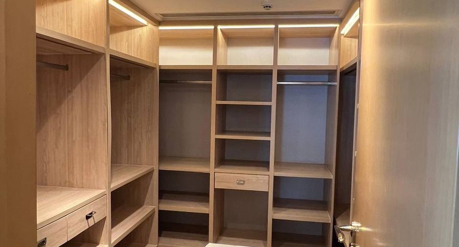 Аренда и продажа 4 спальни кондо в Кхлонг Тоеи, Бангкок