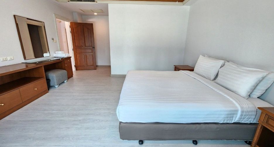 For rent 3 bedrooms apartment in Watthana, Bangkok