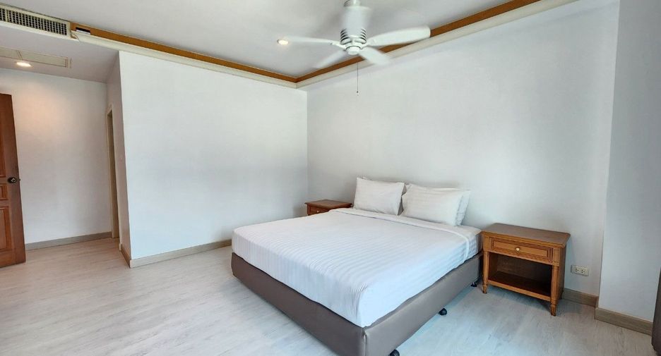 For rent 3 bedrooms apartment in Watthana, Bangkok