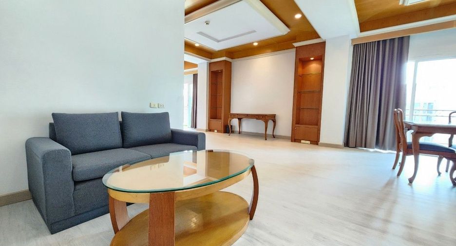 For rent 3 bedrooms apartment in Watthana, Bangkok