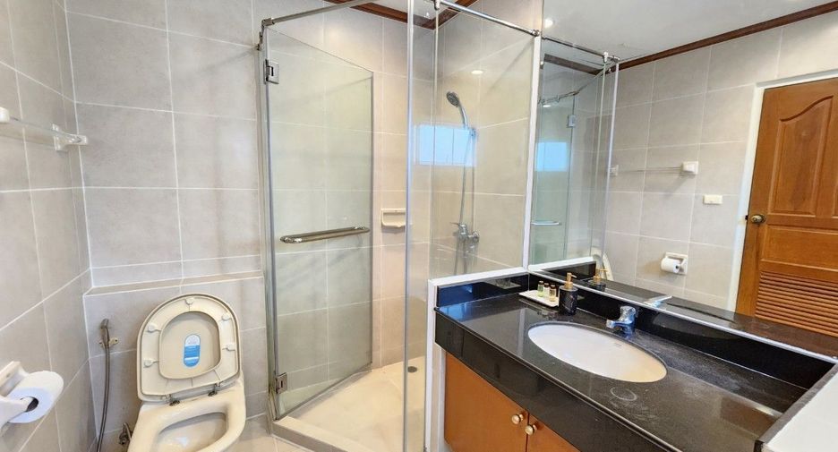 For rent 3 bedrooms apartment in Watthana, Bangkok