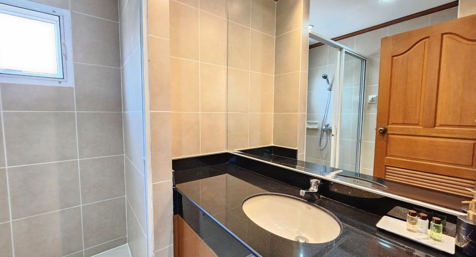 For rent 3 bedrooms apartment in Watthana, Bangkok