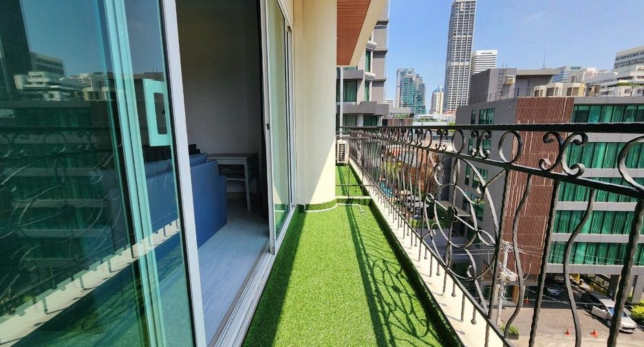 For rent 3 bedrooms apartment in Watthana, Bangkok