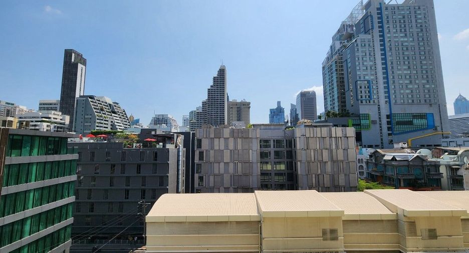 For rent 3 bedrooms apartment in Watthana, Bangkok