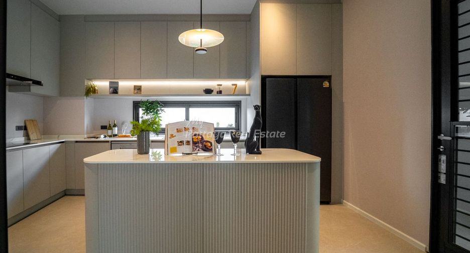 For sale 4 bedrooms house in Bang Lamung, Chonburi
