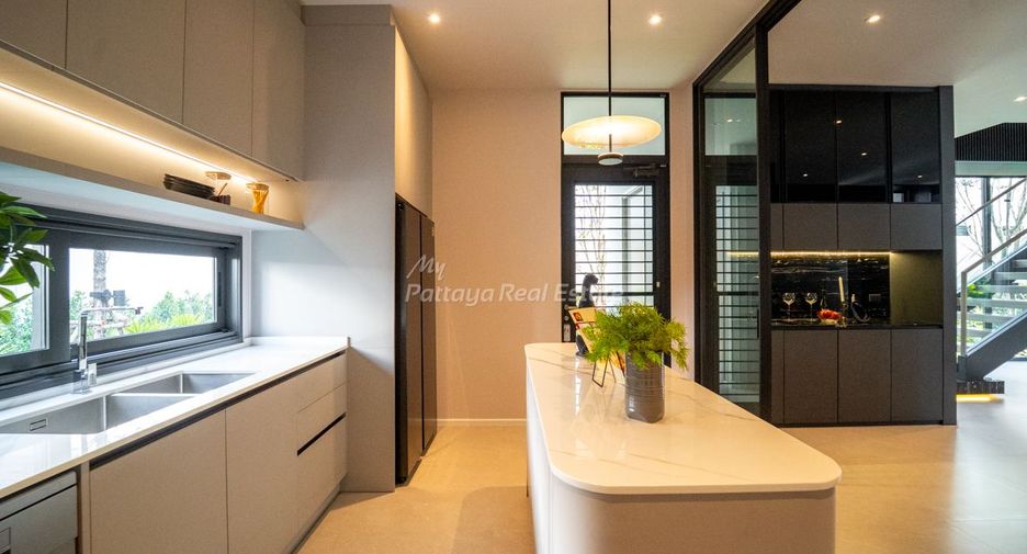 For sale 4 bedrooms house in Bang Lamung, Chonburi