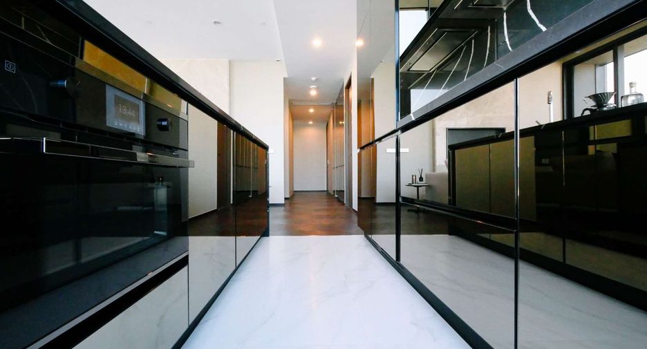 Condo en alquiler de 3 habitaciones en Khlong Toei, Bangkok