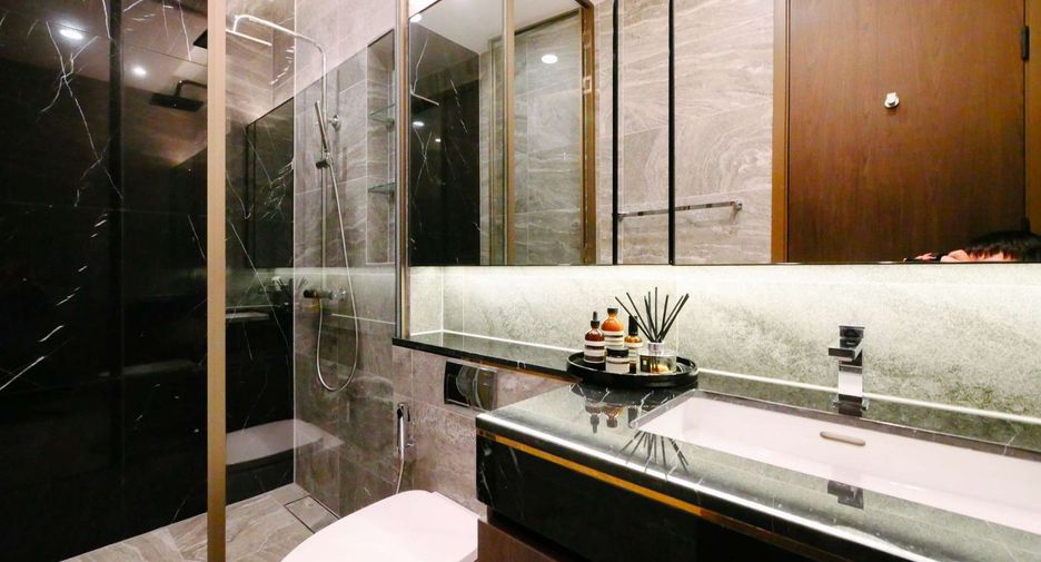 Condo en alquiler de 3 habitaciones en Khlong Toei, Bangkok