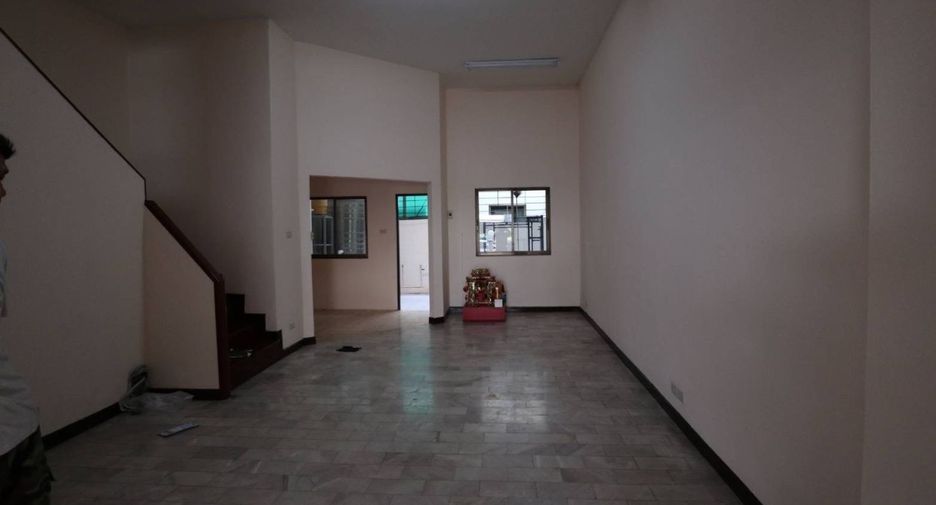For rent 4 bedrooms retail Space in Bang Khae, Bangkok