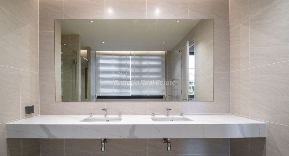 For sale 4 bedrooms house in Bang Lamung, Chonburi
