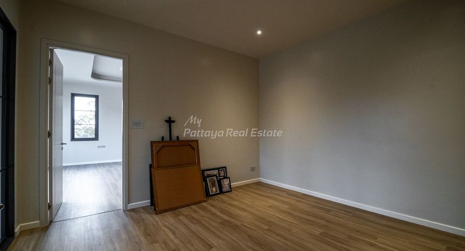 For sale 4 bedrooms house in Bang Lamung, Chonburi