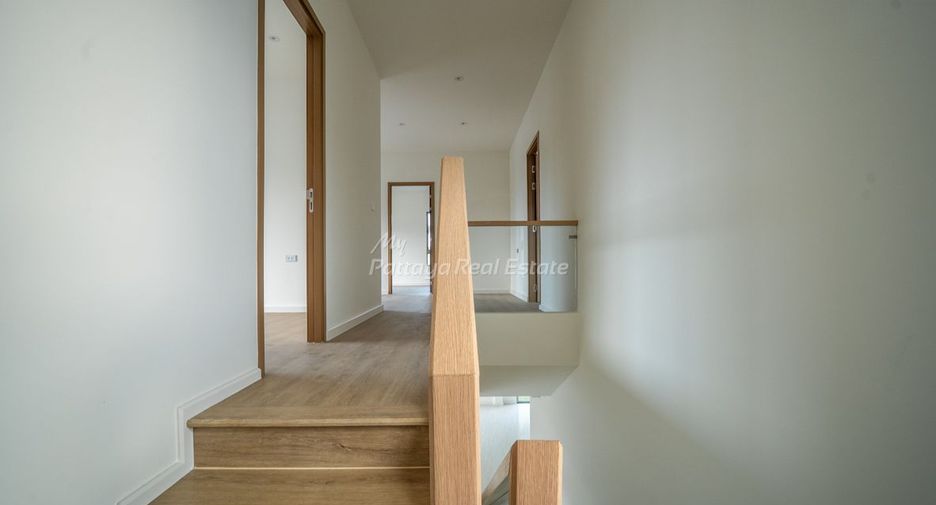 For sale 4 bedrooms house in Bang Lamung, Chonburi
