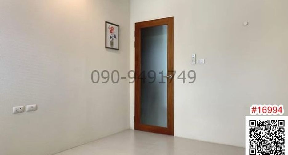 For rent 3 bedrooms townhouse in Saphan Sung, Bangkok