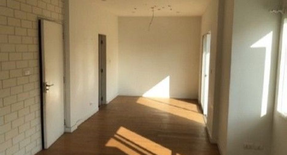 Haus zum Kauf mit 1 Zimmer in Sai Mai, Bangkok