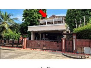 Haus zum Kauf mit 1 Zimmer in Bang Khae, Bangkok