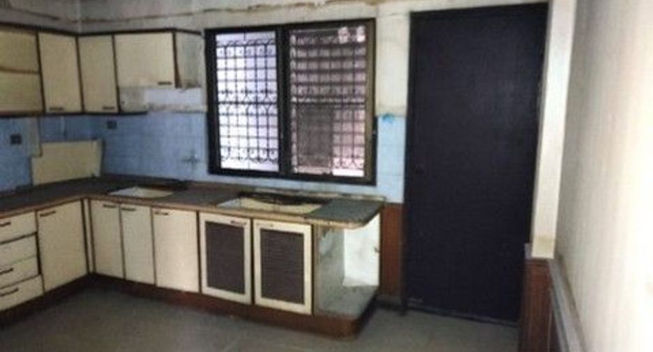 Haus zum Kauf mit 1 Zimmer in Bang Khae, Bangkok